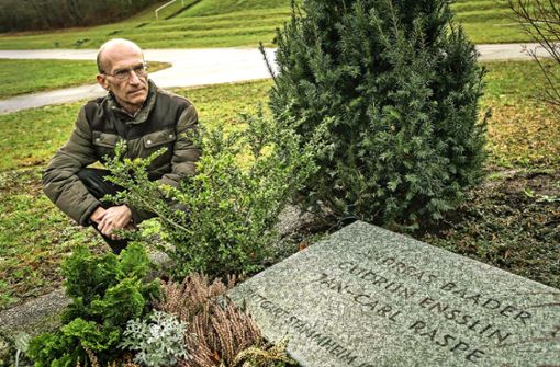 Regelmäßig besucht Christoph Zmolnig    das Grab auf dem Dornhaldenfriedhof, in dem Andreas Baader, Gudrun Ensslin und Jan-Carl Raspe bestattet wurden. Foto: Lichtgut/Max Kovalenko, dpa