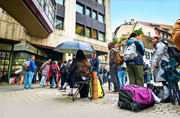 Notfall-Online-Termine bei Ausländerbehörde: Verschwinden in Stuttgart nun die Warteschlangen?