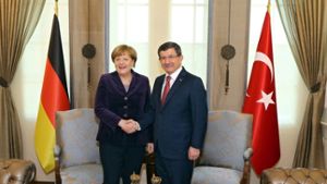 Schulterschluss: Bundeskanzlerin Angela Merkel hofft auf die Unterstützung ihres türkischen Kollegen Ahmet Davutoglu in der Flüchtlingskrise. Foto:  