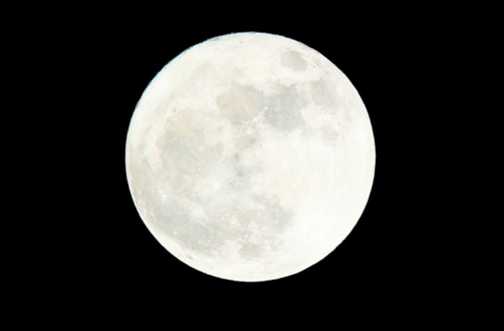 Der Mond kam der Erde am vergangenen Samstag etwas näher als sonst. Foto: dpa