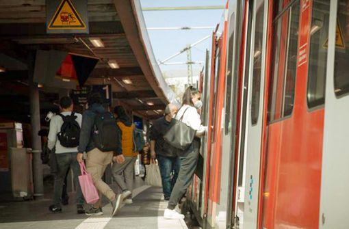 In Feuerbach werden täglich rund 20 000 Reisende gezählt. Der Aus- und Einstieg gilt nun als  barrierefrei. Foto: Lichtgut/Piechowski