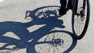 Radfahrer bringen 93-Jährige zu Fall