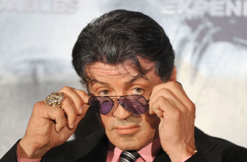 Schwere Vorwürfe gegen den beliebten Schauspieler: Sylvester Stallone (71) soll zwei Frauen in den 80er und 90er Jahren sexuell belästigt haben.