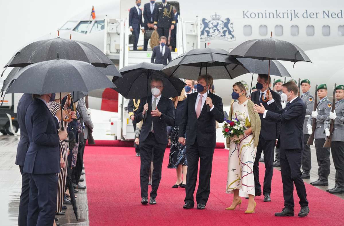 Am Montagvormittag will Bundespräsident Frank-Walter Steinmeier das Königspaar im Schloss Bellevue empfangen.