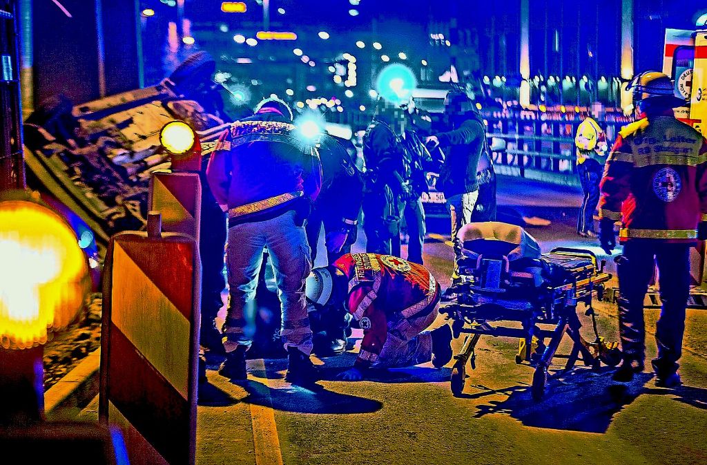 Nach diesem Unfall an der Willy-Brandt-Straße sollen vier Beamte brutaler als notwendig gegen einen Unfallbeteiligten vorgegangen sein. Foto: 7aktuell/Simon Adomat