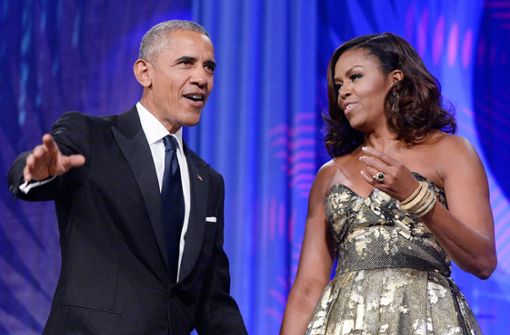 Michelle und Barack Obama haben gute Laune – sie wollen für Netflix neue Programme entwickeln. Foto: dpa
