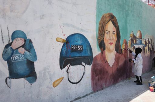 Im Gazastreifen zeugt  ein Wandgemälde vom gewaltsamen Tod der Reporterin. Foto: imago/Zuma Wire/Ashraf Amra