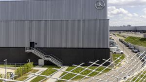 Im Mercedes-Werk in Sindelfingen müssen die Schichten angepasst werden. Foto: imago images/Arnulf Hettrich
