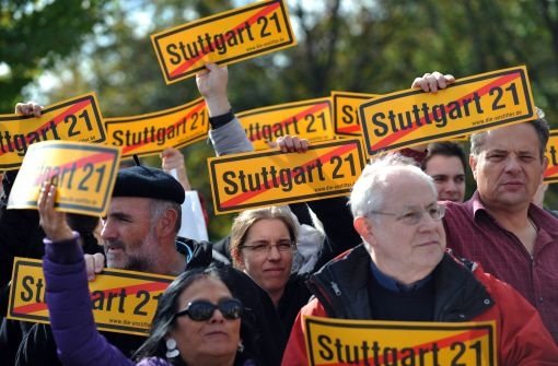 Stuttgart-21-Gegner protestieren gegen das Bahnprojekt. Foto: dpa