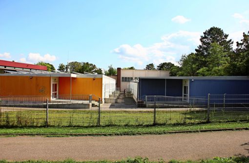Die Rilke-Realschule in Rot wird für 16,8 Millionen Euro umgebaut und saniert. Die Verwaltung und elf Klassenzimmer sind bereits in Container eingezogen. Foto: Georg Friedel