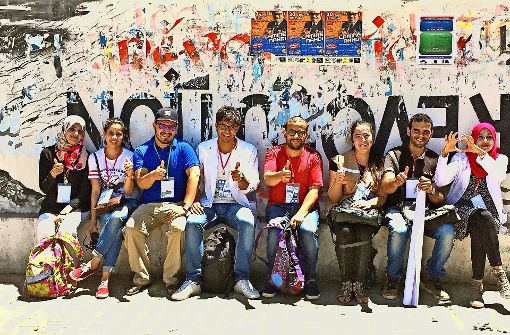 Kinder des Arabischen Frühlings: Die Medizinstudentin Ferdaous Guizani (rechts außen) und andere junge Tunesier in Sidi Bouzid  engagieren sich für eine Zivilgesellschaft. Foto: Wagner