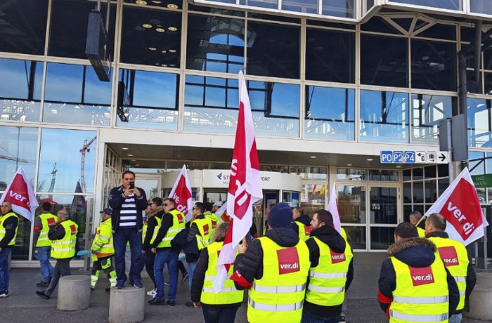 Blockaden in Baden-Württemberg: Streiks am Flughafen und bei der Bahn