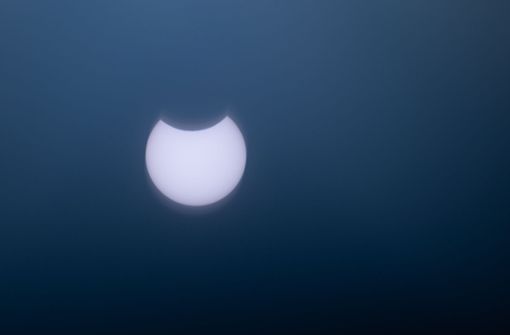 Am Dienstag kann über Deutschland eine partielle Sonnenfinsternis beobachtet werden. Foto: dpa/Friso Gentsch