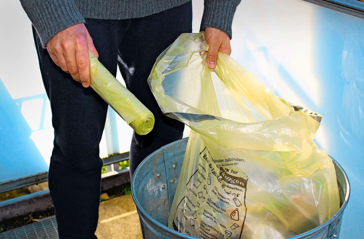 Wer daheim ist, produziert mehr Abfall. Während des Lockdowns im Frühjahr mussten die Müllmänner deutlich mehr Gelbe Säcke abholen als sonst üblich. Foto: Caroline Holowiecki