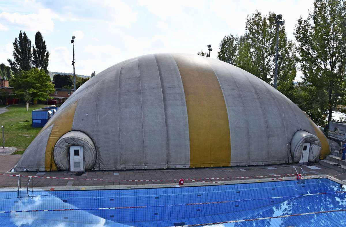 Die Traglufthalle im Inselbad ist seit vergangener Woche aufgebaut.  Seit 31 Jahren bietet sie   den Stuttgarter Schwimmsportlern  gute Trainingsmöglichkeiten.