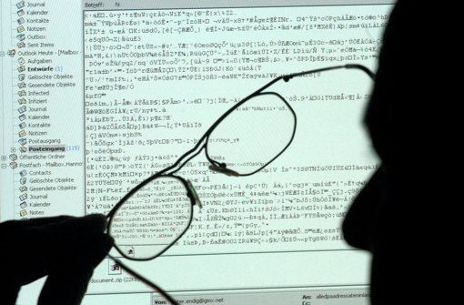 Wer eine digitale Nachricht vom LKA mit dem Betreff „Anzeige wegen Computersabotage“ bekommt, sollte hellhörig werden. Das Landeskriminalamt warnt vor diesen falschen E-Mails. Foto: dpa/Symbolbild