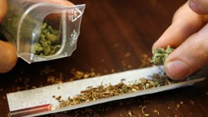 Ein Geschäft mit Marihuana ist im vergangenen September in Denkendorf eskaliert, was zwei 20-Jährige vor Gericht gebracht hat. (Symbolbild). Foto: dpa