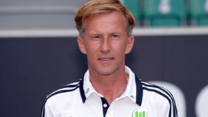 Andries Jonker soll den kriselnden VfL Wolfsburg vor dem Abstieg retten. Foto: dpa