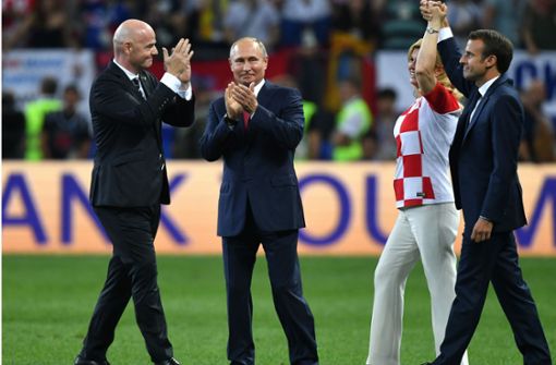 Fifa-Präsident Gianni Infantino und Wladimir Putin applaudieren Kroatiens Staatschefin Kolinda Grabar-Kitarović und Emmanuel Macron (von links). Foto: Getty Images Europe