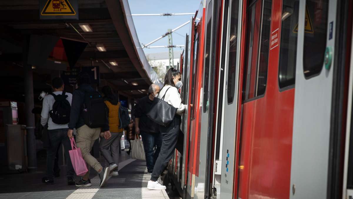 Aktion für S-Bahn ab 21. Juni: Verband Region Stuttgart befragt Fahrgäste