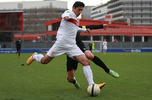 Berkay Özcan schießt den VfB Stuttgart mit einem tollen Tor zum Sieg. Foto: Lommel/vfb-exklusiv