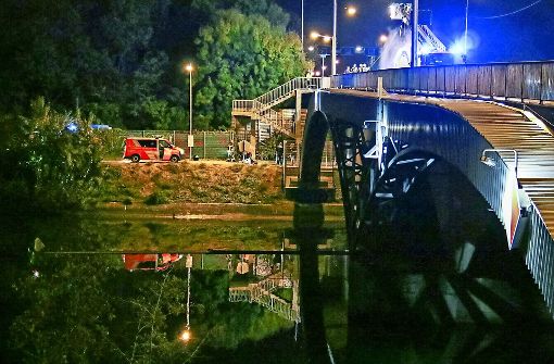 Ruderer hatten die Leiche im Neckar bei der Gaisburger Brücke entdeckt. Foto: 7aktuell.de