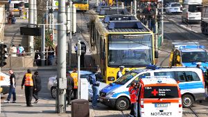 Ein Stadtbahnunfall in Bad Cannstatt sorgte am Donnerstag für Verkehrsbehinderungen. Foto: Andreas Rosar Fotoagentur Stuttgart