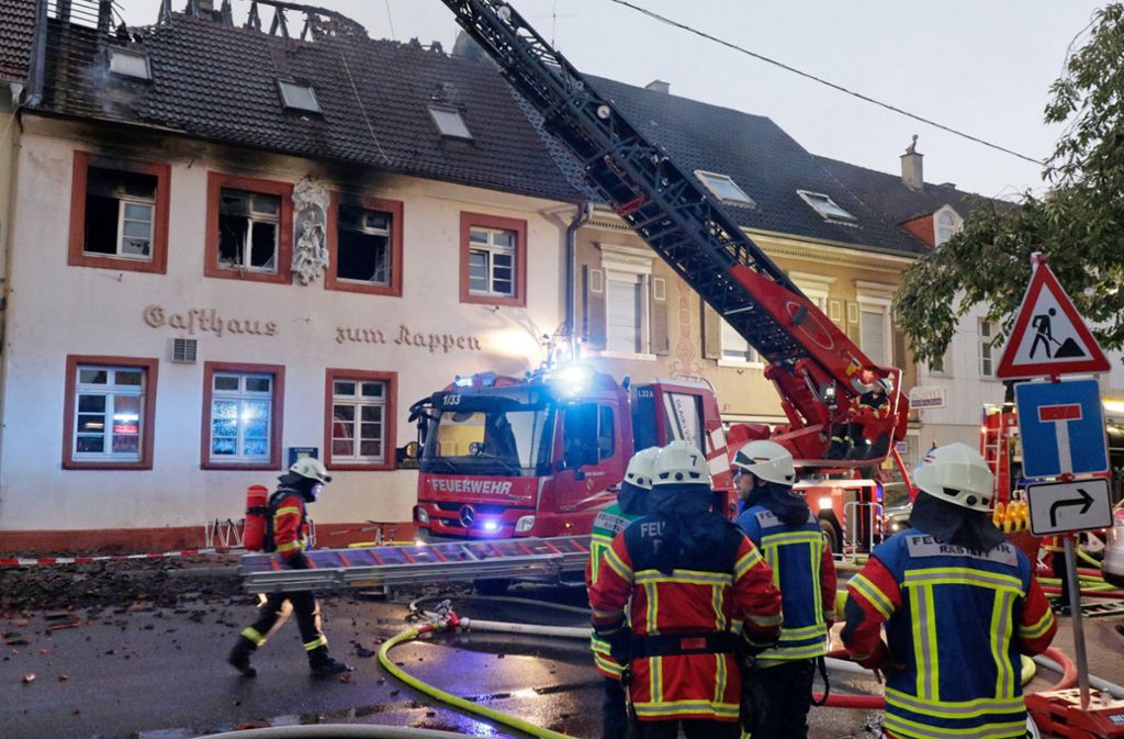 Die Feuerwehr war schon am Dienstag bei dem Großbrand in Rastatt im Einsatz.