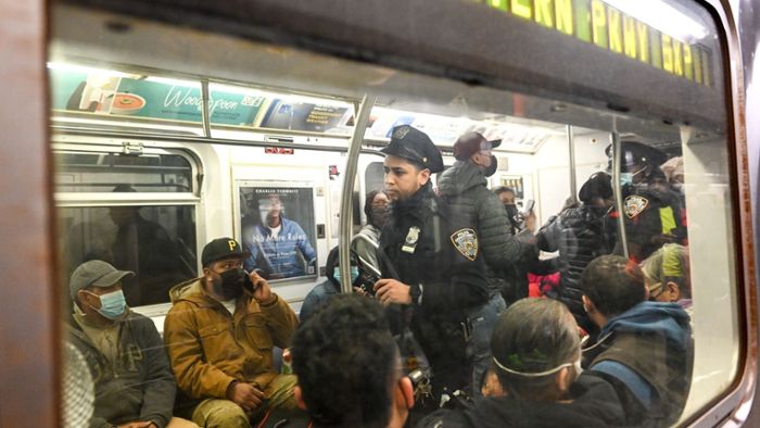Polizei fahndet nach Verdächtigem nach Schüssen in U-Bahn