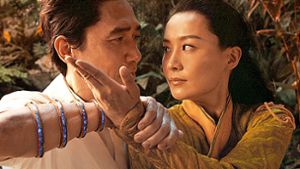 Aus einem Kampfestänzchen wird eine Familie: Tony­ Leung und Fala Chen in „Shang-Chi and the Legend of the ten Rings“. Foto: Marvel