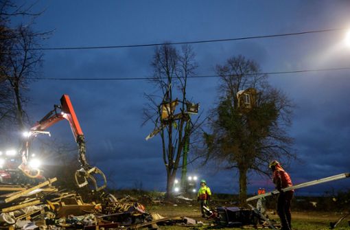 Bagger beim Abriss eines Baumhauses in Lützerath – der Protest setzt sich aber auch unterirdisch fort. Foto: Gordon Welters/KNA/Gordon Welters