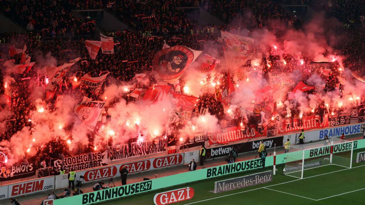 Wegen Pyrotechnik: Saftige Strafe für den VfB Stuttgart
