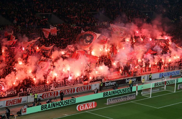 Wegen Pyrotechnik: Saftige Strafe für den VfB Stuttgart