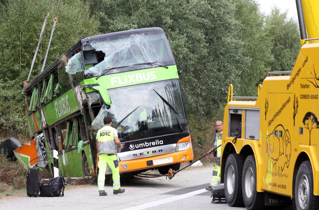 Auf der A5 hat es am Wochenende einen Unfall mit einem Fernbus gegeben.
