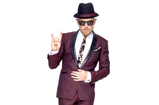 Jan Delay in typischem Outfit und Haltung Foto: promo