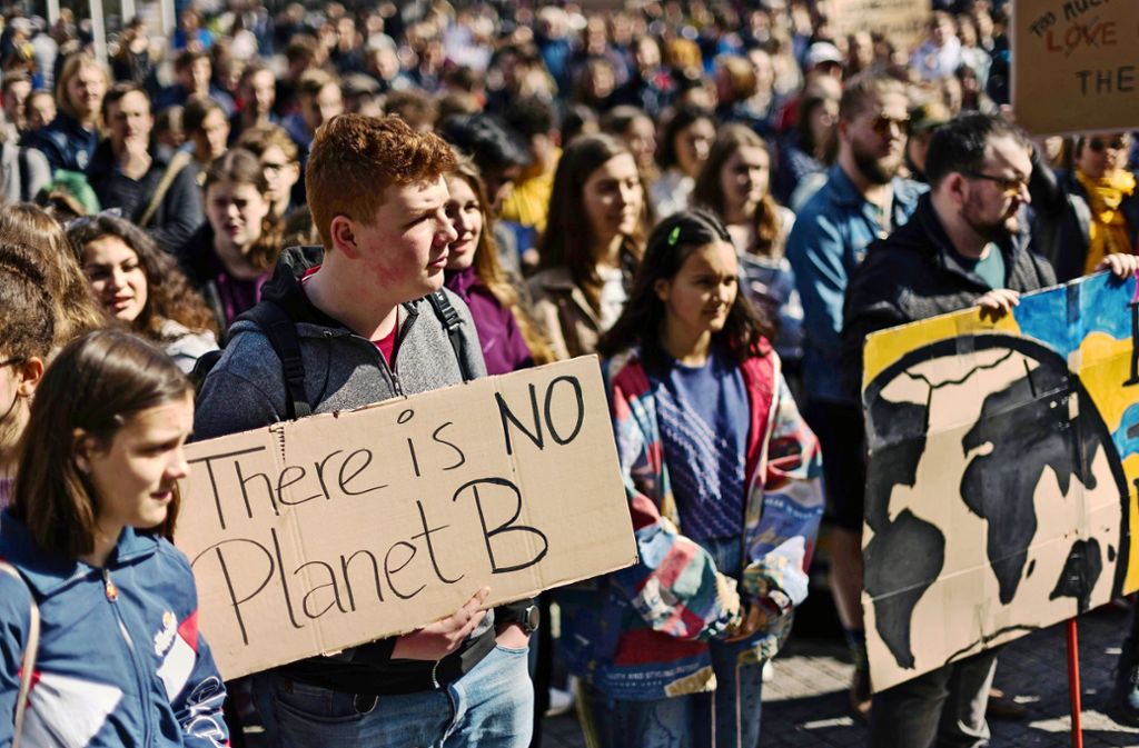Jugendliche haben für Klimaschutz demonstriert.