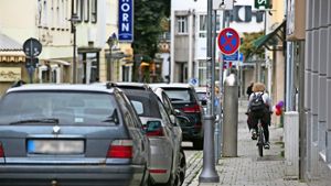 Mit dem Fahrrad hat man es in der Göppinger  Innenstadt leicht. Trotzdem kommen viele Besucher mit dem Auto – und finden dann oft keinen Parkplatz. Foto: Horst Rudel