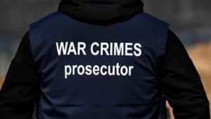 War Crimes Prosecutor (Ankläger für Kriegsverbrechen)Ein Ermittler eines internationalen Forensik-Teams. Foto: Carol Guzy/ZUMA/dpa