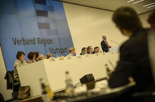 Eine Sitzung der Regionalversammlung: Für die Arbeit der Fraktionen und Gruppen gibt es in der nächsten Legislaturperiode höhere Zuschüsse. Foto: Lichtgut/Leif Piechowski