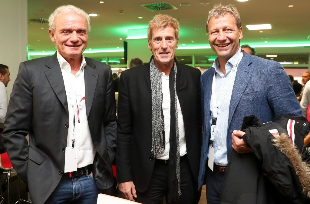 Auch der ehemalige VfB-Kapitän und 76-facher Nationalspieler Guido Buchwald (rechts) zusammen mit Hans-Peter Briegel (links) und Uli Stein (Mitte) beim Club Of Former National Players Meeting im Fritz-Walter-Stadion in Kaiserslautern.