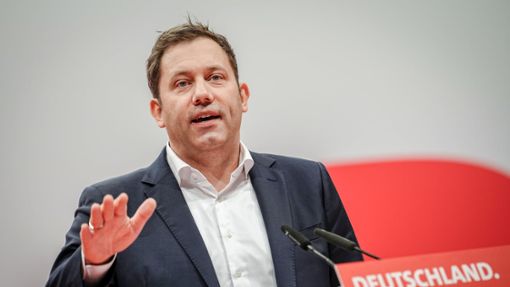 SPD-Chef Lars Klingbeil will schnellere Abschiebungen und bessere Integration. (Archivbild). Foto: dpa/Kay Nietfeld