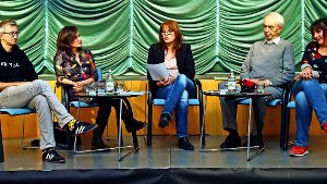 Achim Seiter (links), Gundula Schmid (Zweite von links), Sabine Löw (rechts) und Klaus Berger haben sich den Fragen von Karin Götz gestellt. Foto: avanti