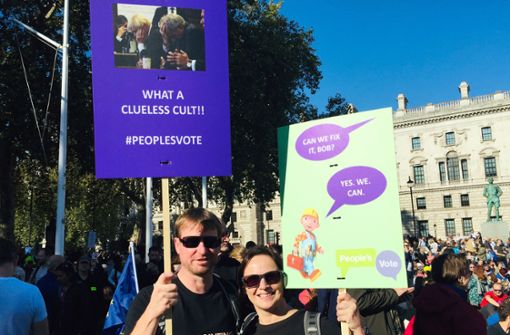 Die Demonstranten fordern in London einen neuen Volksentscheid. Foto: dpa