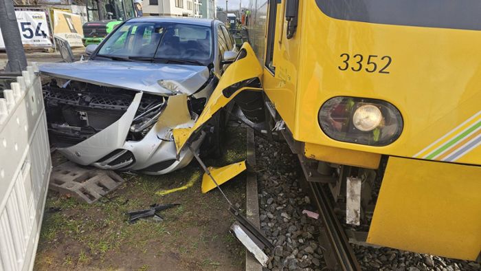 Unfall in Stuttgart: Stadtbahn-Karambolage an der Himmelsleiter