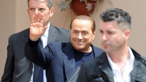 Schwer beeindruckt: Silvio Berlusconi nach seinem ersten Arbeitstag im Seniorenheim. Foto: Getty Images Europe