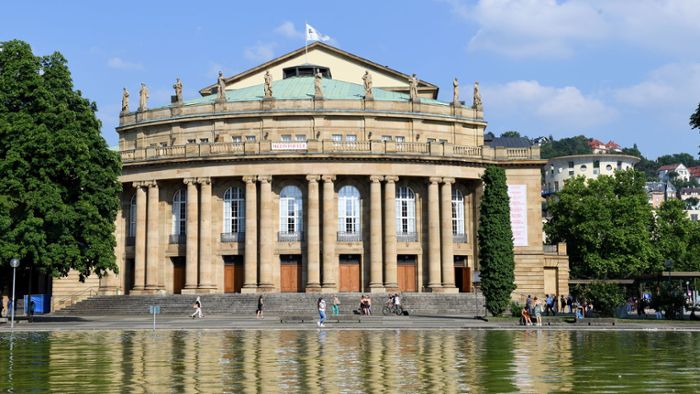 Großer Chor am  Stuttgarter Opernhaus für den Frieden