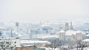 Am Wochenende fielen die ersten Schneeflocken auf Stuttgarts Dächer. Foto: imago images/Lichtgut/Max Kovalenko