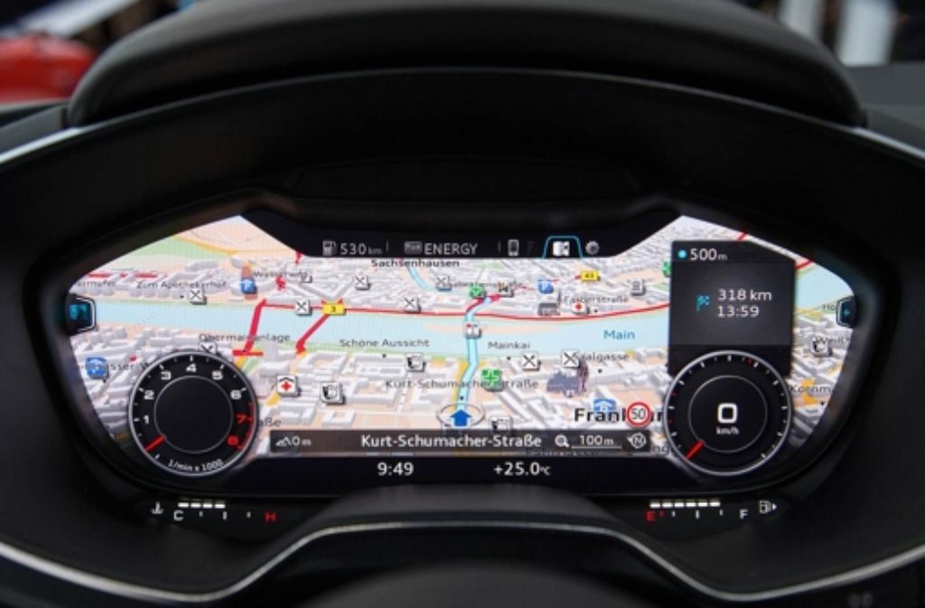 Tacho, Tankanzeige und Navi auf einem Bildschirm: Das Autocockpit wird immer multimedialer Foto: Audi