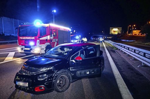 Bei einem Unfall  auf der B 10 auf Höhe der Otto-Hirsch-Brücken wurde der  Fahrer lebensgefährlich verletzt. Foto: 7aktuell.de/Simon Adomat