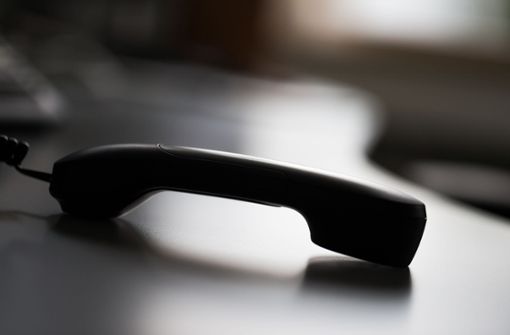 Immer wieder werden Senioren Opfer von Betrugs-Maschen am Telefon. Foto: picture alliance / dpa/Rolf Vennenbernd